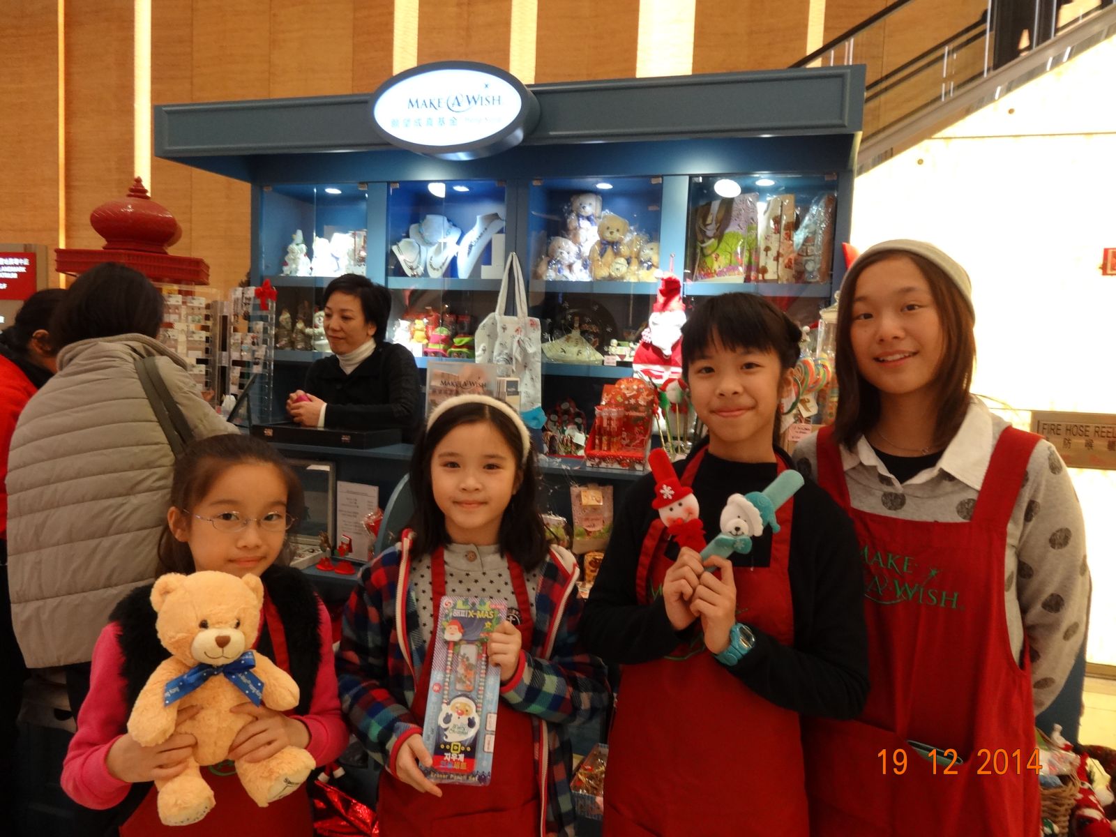 "Make a Wish" 慈善义卖 2014 (置地广场)